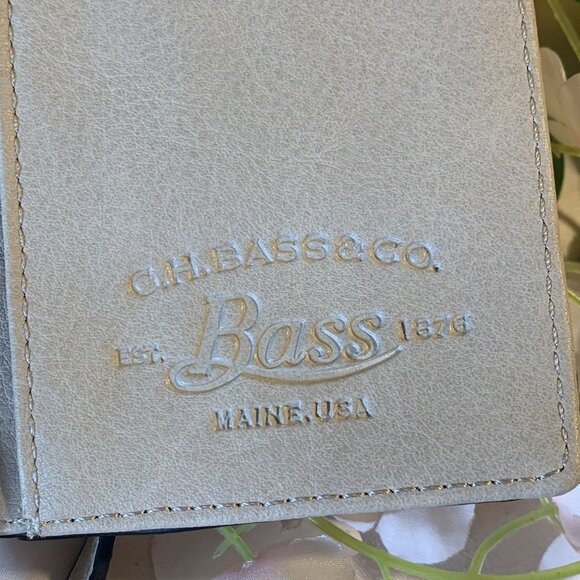 G.H. Bass & Co. Womens Cream Leather Crossbody Wallet - Picture 7 of 9